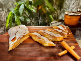 Bougatsa plăcintă cu cremă de vanilie