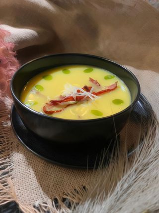 Supa crema de cartofi cu bacon crispy