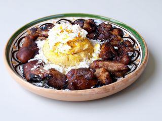 Tochitura moldoveneasca cu mamaliguta