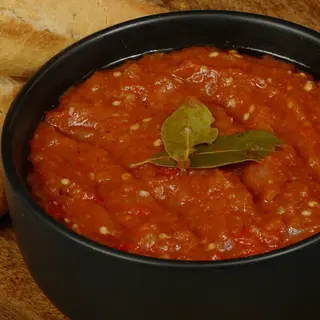 Zacuscă  Casa Brașoveană cu pită pe jar 