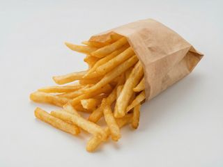 Cartofi prajiti cu parmezan si pesto de patrunjel si usturoi 