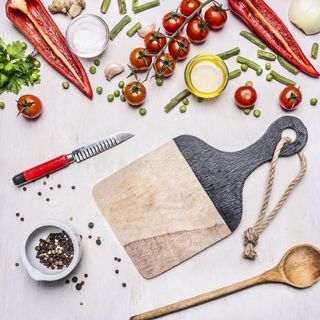 Crap romanesc in crusta de malai cu mujdei si mamaliguta