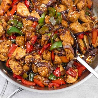 Piept de pui la tigaie cu legume wok