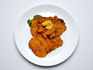 Snitel de pui in pesmet auriu