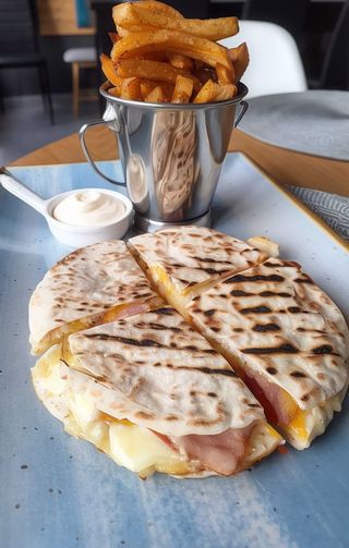 Quesadilla + Cartofi Prajiti