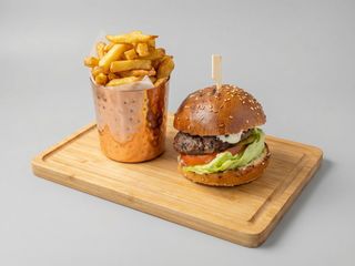 Mini Burger Clasic + Cartofi Prajiti