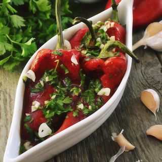 Salata de Ardei Copti cu usturoi 