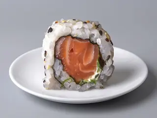Sushi ura maki - Spicy salmon