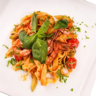 Tagliatelle cu creveti si dovlecei