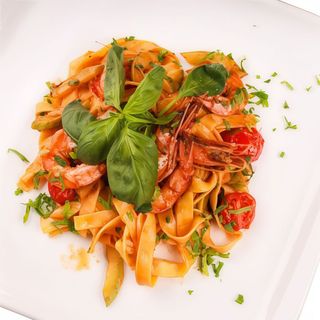 Tagliatelle cu creveti si dovlecei