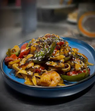 Udon noodles with chicken and vegetables