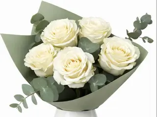 Buchet de 5 trandafiri albi