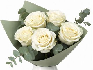 Buchet de 5 trandafiri albi