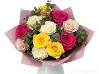 Buchet de 11 trandafiri multicolori