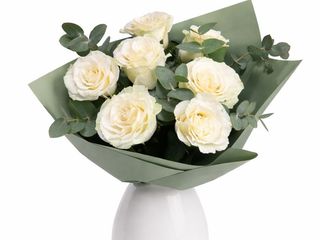 Buchet de 7 trandafiri albi
