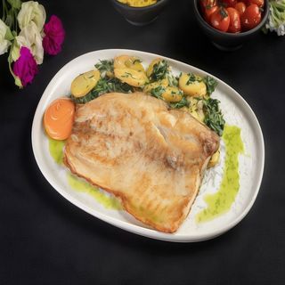 File de crap la cuptor, cartofi cu spanac și usturoi