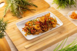 Wok cu creveți in sos chilli