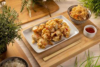 Creveți copți cu susan & noodles (sos inclus)