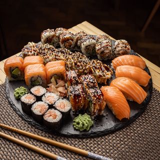 Shanghai Salmon Set (42 buc)