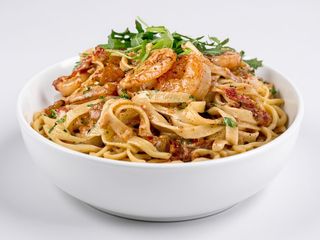 Tagliatelle cu creveți și sparanghel