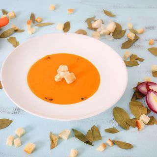 Supă cremă de legume cu crutoane  350 g