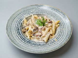 Carbonara cu ciuperci si bacon