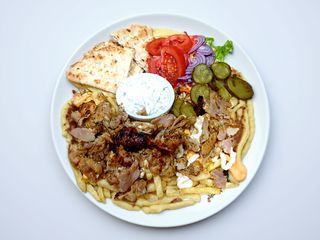 Gyros grecesc de porc la farfurie