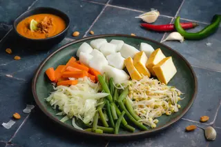 Salată de legume, tofu și sos de arahide - Gado Gado Jawa
