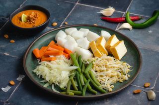 Gado Gado Jawa - legume, tofu și sos de arahide