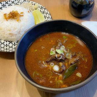 Ciorbă neagră de vită, cu orez - Nasi Rawon  - iute.