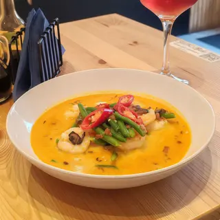 Curry gulai cu creveți, fasole verde și ciuperci  (iute) – Gulai udang sayur