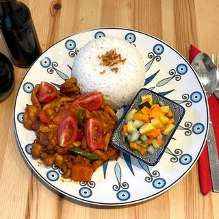 NOU Tocană de porc Tongseng cu orez și legume proaspete – Tongseng babi - iute.