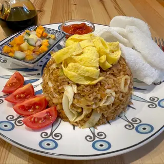 Orez prăjit cu pui, rețeta indoneziană – Nasi goreng ayam