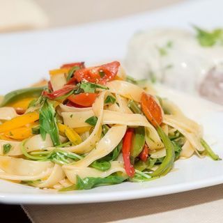 Tagliatelle verdure e scampi