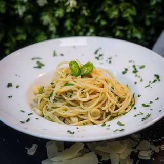 Spaghetti aglio olio e peperoncino