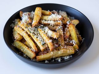 Cartofi prajiti  cu parmezan