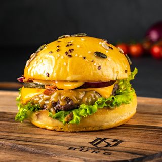 Autentic Black Angus cu cartofi pai și sos