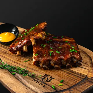 Coaste de porc cu cartofi wedges și sos 400/150/40g