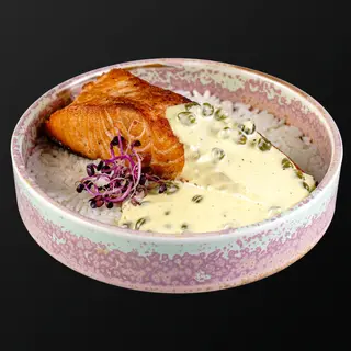 Somon cu sos de capere și orez basmati cu parmezan 200/150/60g
