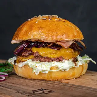 Double Smashed cu cartofi pai și sos