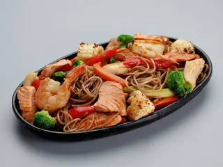 Yaki Soba cu fructe de mare