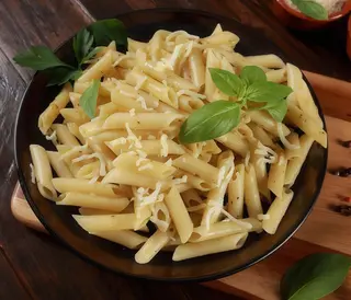 Penne in sos alb