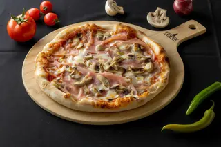 Pizza Prosciuto e Funghi