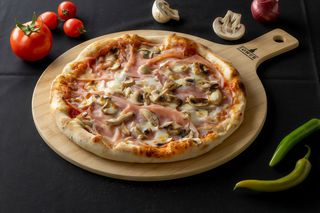 Pizza Prosciuto e Funghi