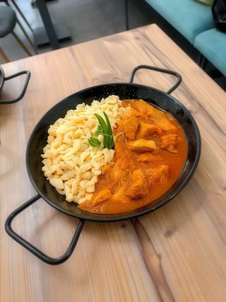 Papricaș de pui cu găluște de casă