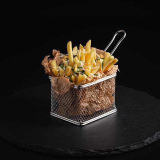 Cartofi prăjiți cu sos parmezan 