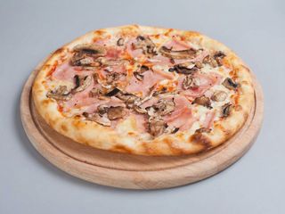 Pizza Prosciutto e Funghi