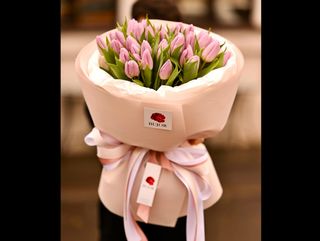 Buchet 31 Lalele Roz in Ambalaj Simplu la Rotund