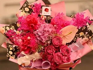 Buchet de flori deosebit, realizat cu suflet din florile ei favorite