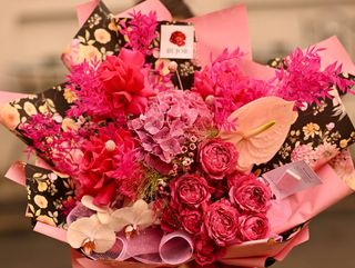 Buchet de flori deosebit, realizat cu suflet din florile ei favorite